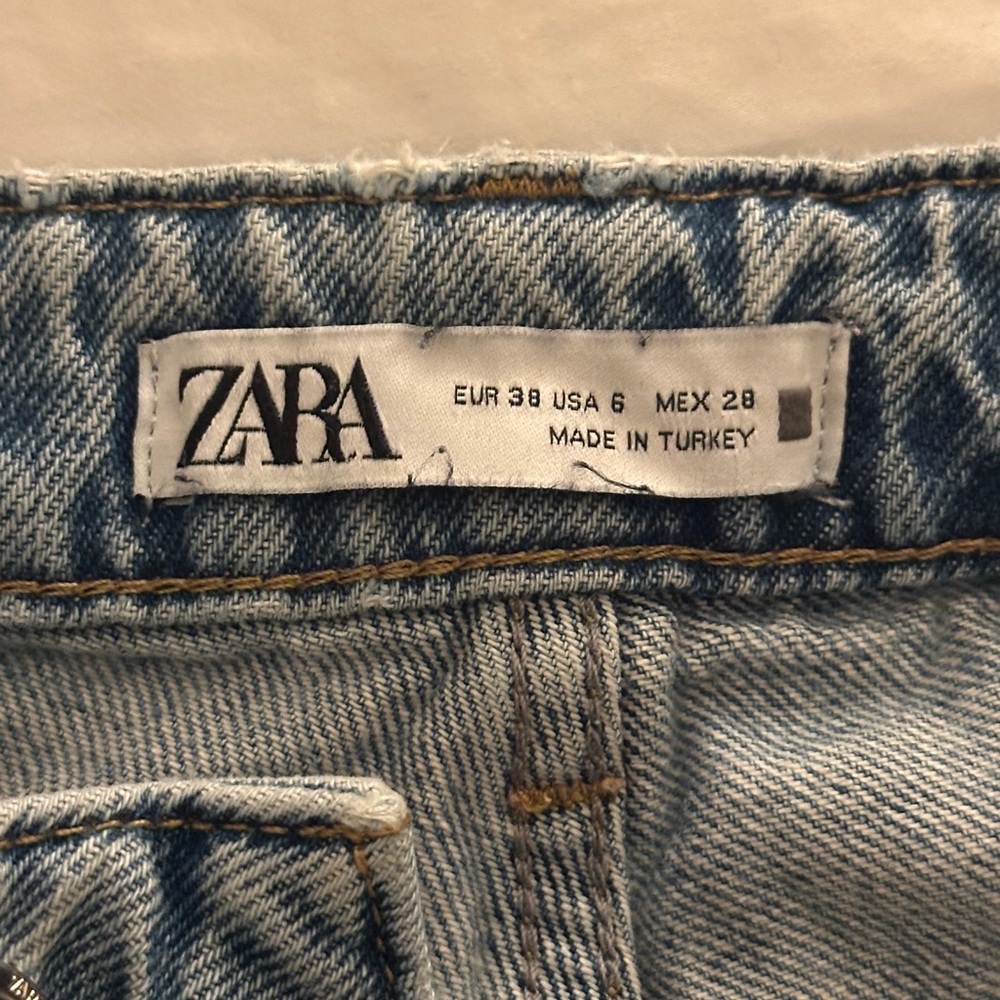 Zara Women's Denim Jeans in Light Blue